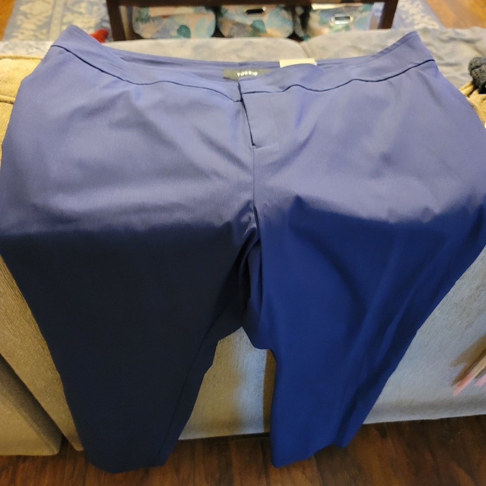 Torrid dress pants. Size 20s brand new with tags. Navy blue.